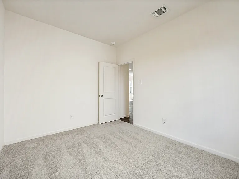 525 Cherry Ln — Photo 17