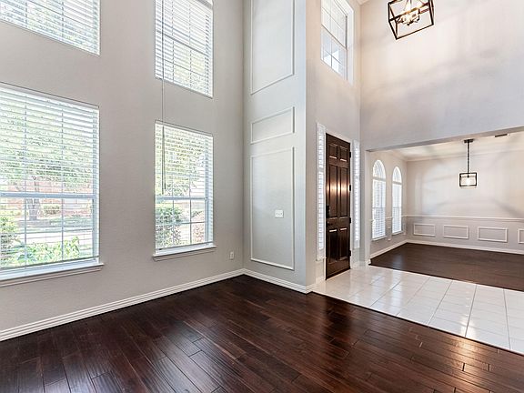 4th image of 404 Crestview Point Dr