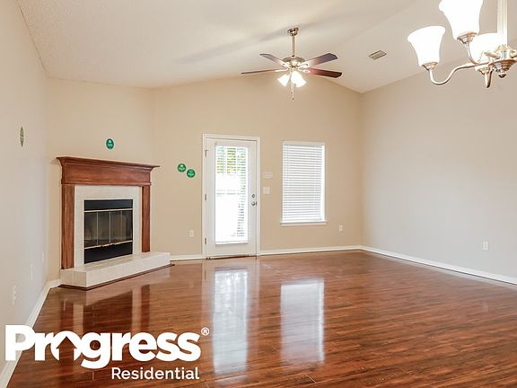 3rd image of 1853 Creekview Dr