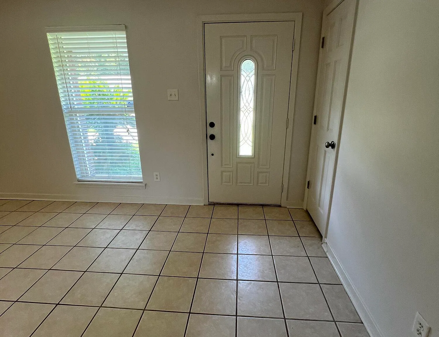 3 bed, 2.0 bath, 1598 sqft, $1,750 — Photo 3