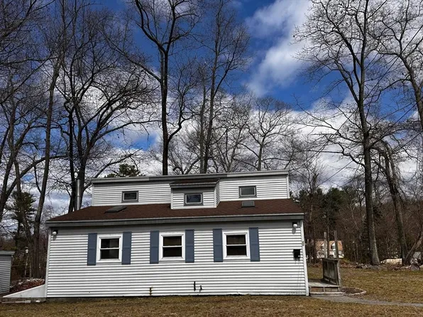 15 Bay State Rd, Tyngsboro, MA 01879