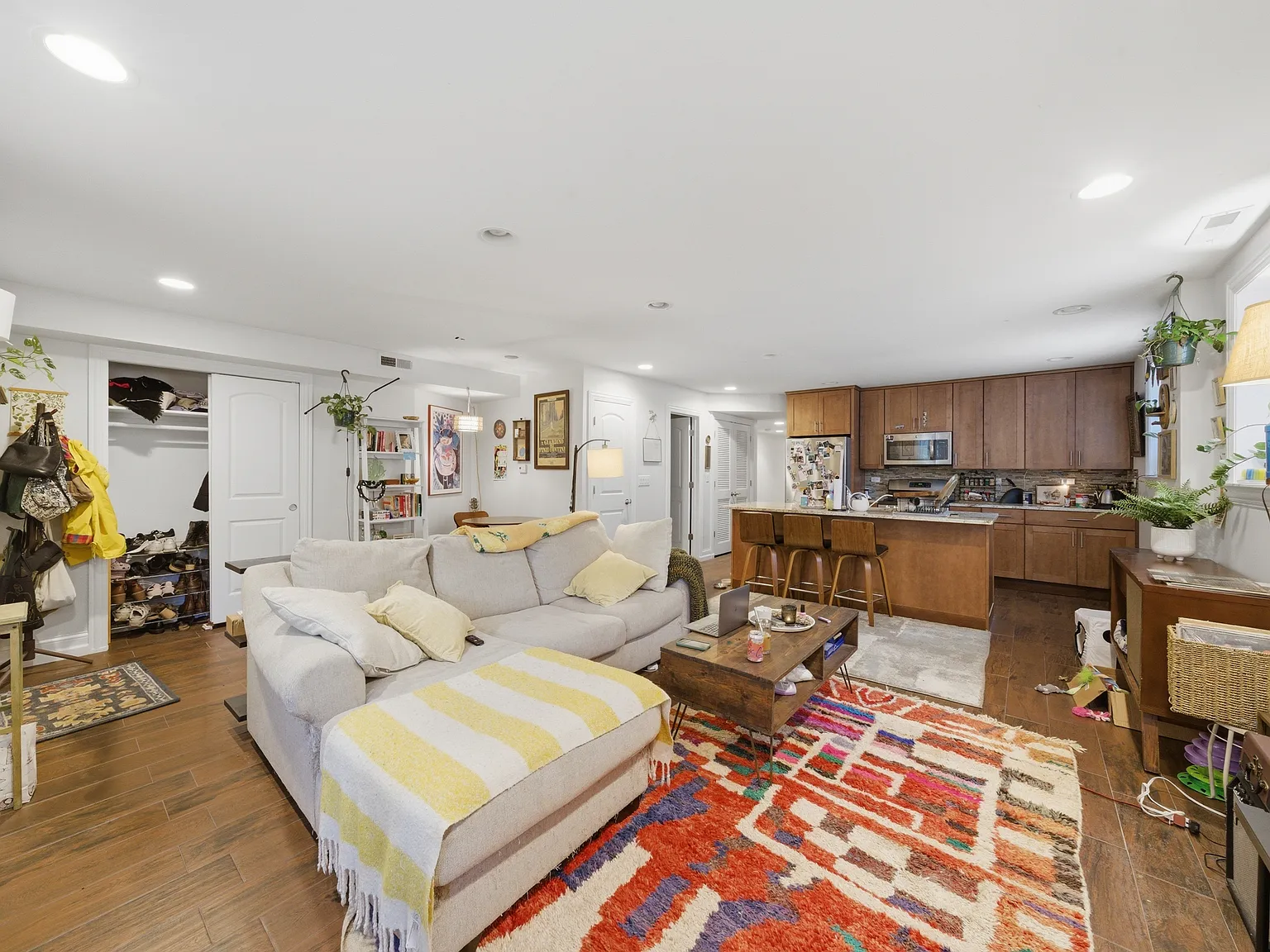 1 bed, 950 sqft, $2,400 — Photo 4
