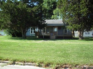 307 W 3rd St, Pana, IL 62557