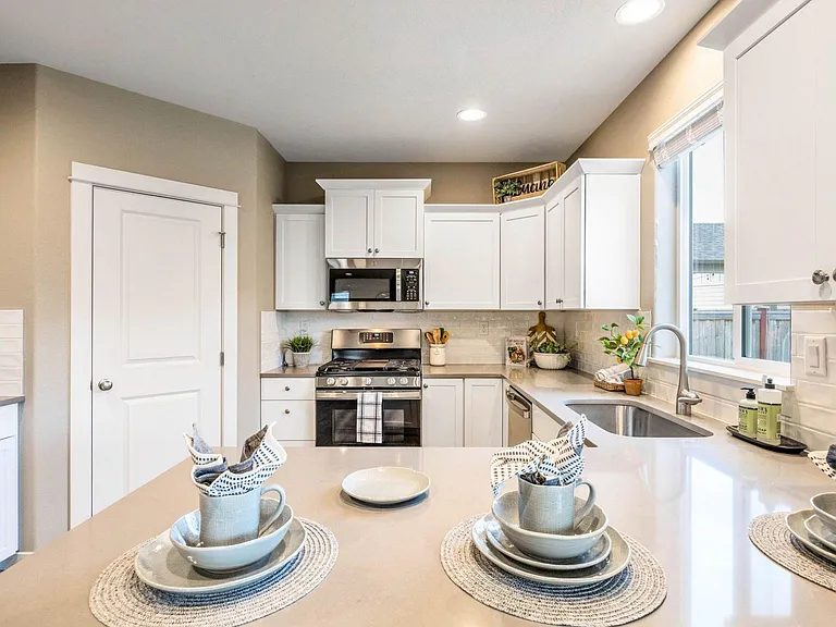 Whitmore Dr NW — Photo 18