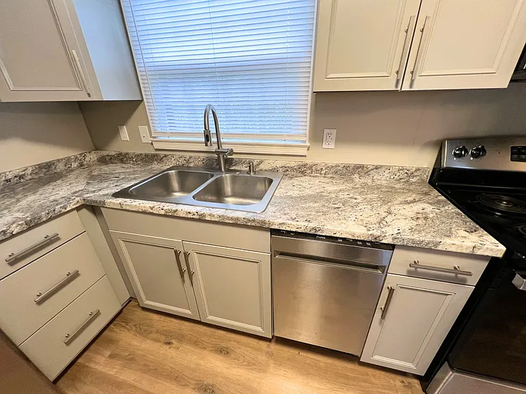 809 Randolph St #2 — Photo 4