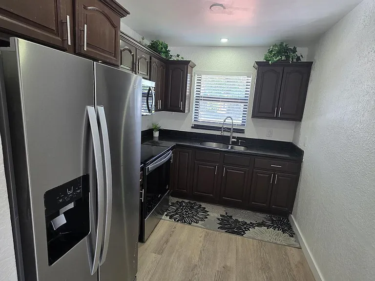 320 Sterling Ave — Photo 7
