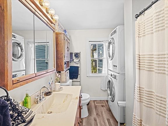5th image of 65 Ashland St