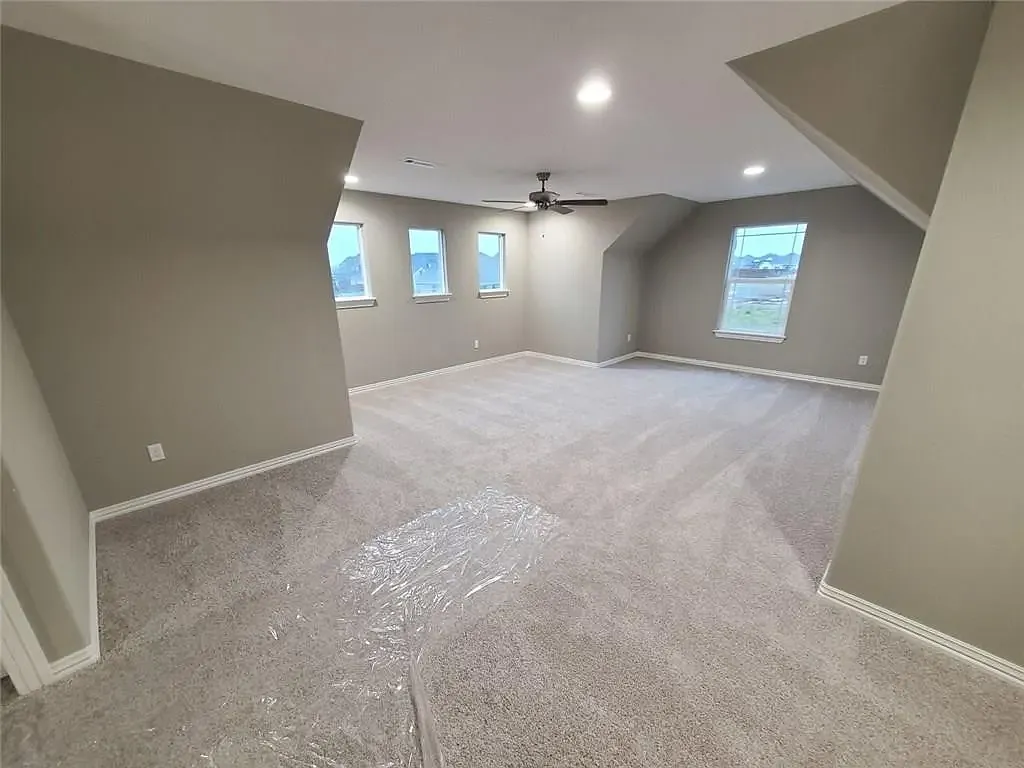 4 bed, 2515 sqft, $2,800 — Photo 2