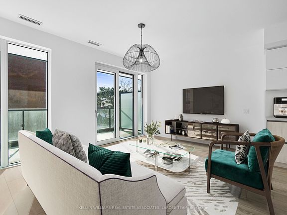4th image of 21 Park St E #603