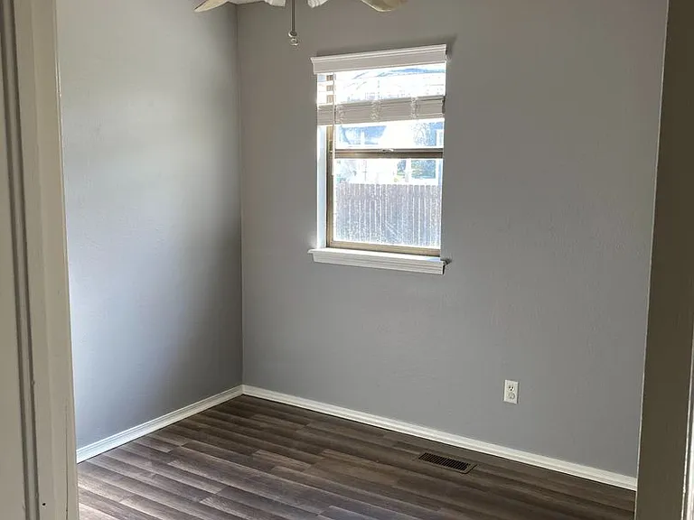 514 W J St #B — Photo 3
