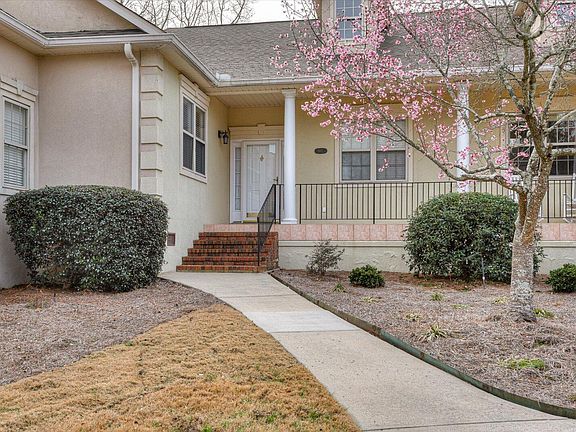 3rd image of 102 Cottonwood Creek Ln