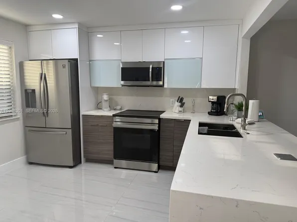 436 Lakeview Dr APT 205, Weston, FL 33326