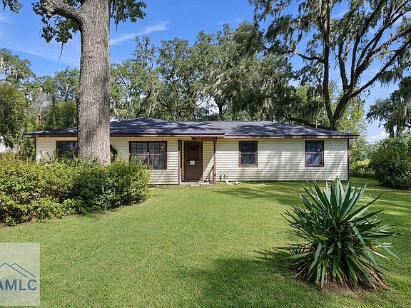 3rd image of 465 E Poncell Dr