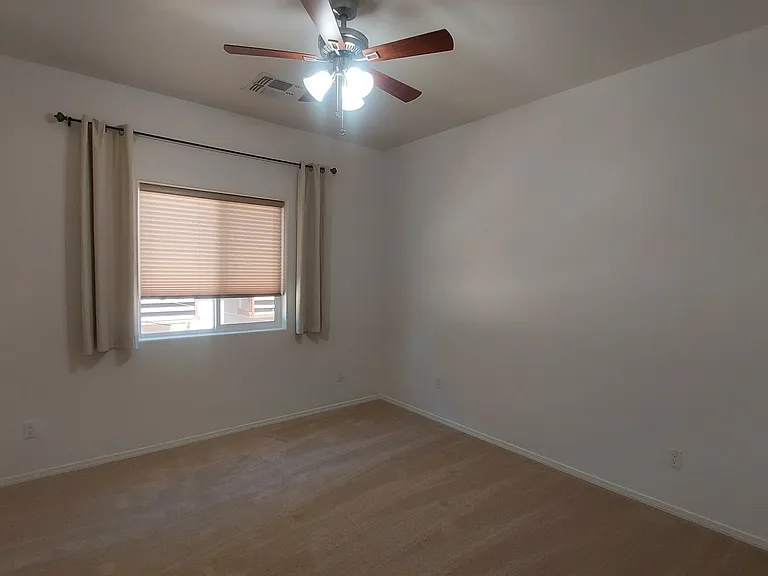 713 W Summit St — Photo 16