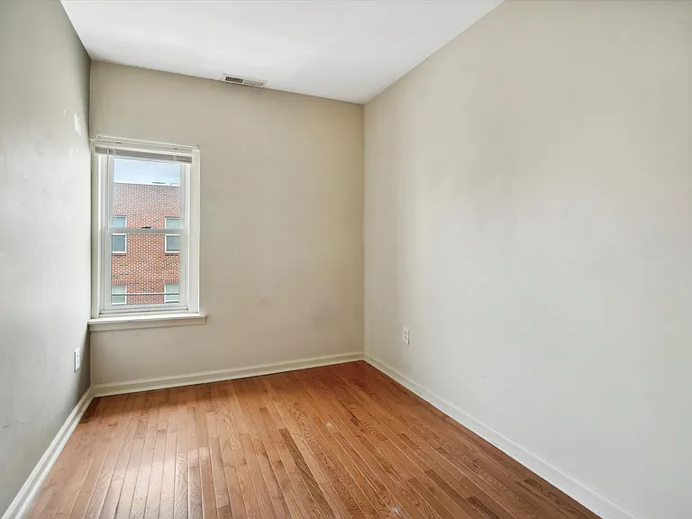 1812 W Berks St #3A — Photo 15