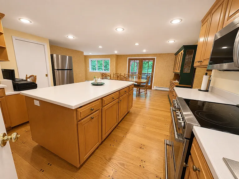 18 McLaughlin Dr — Photo 9