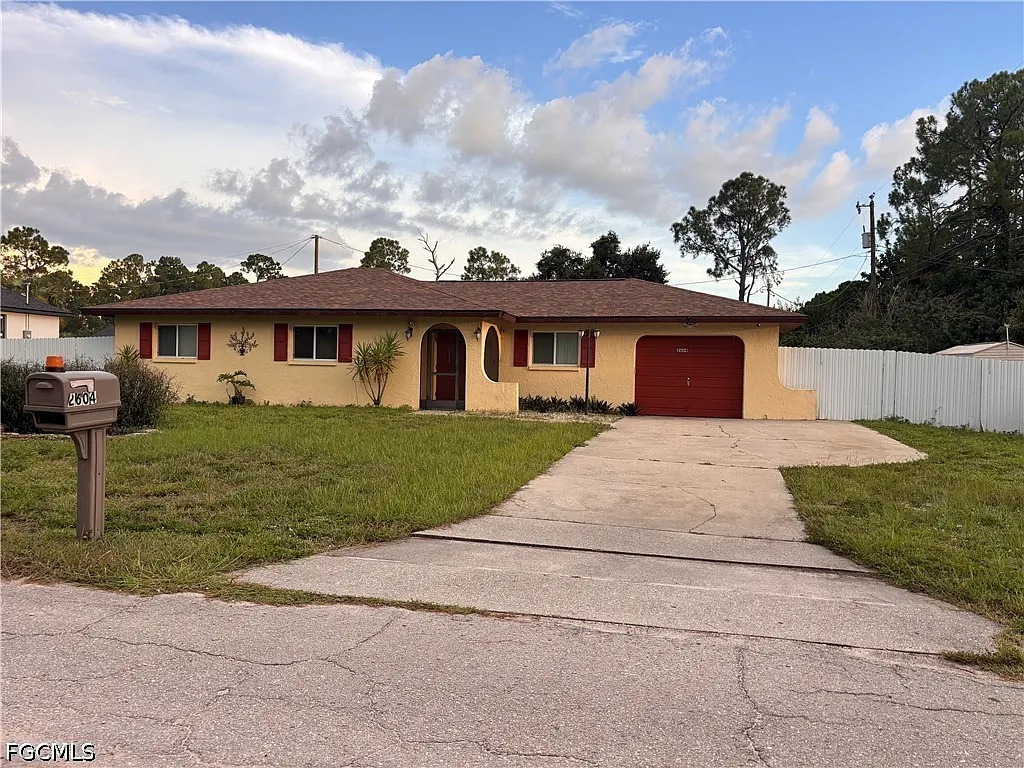 3 bed, 2.0 bath, 1275 sqft, $1,900 — Photo 1