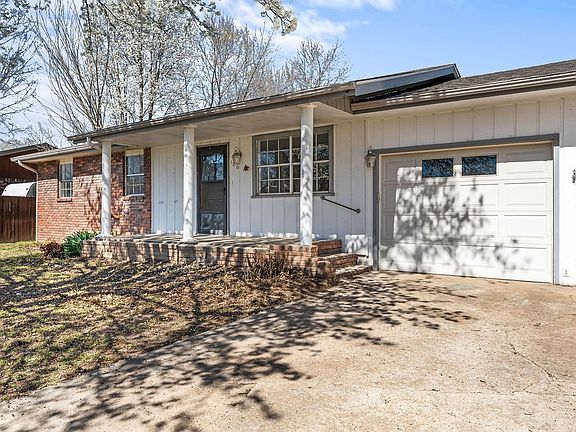 3rd image of 106 Henry Little Cir