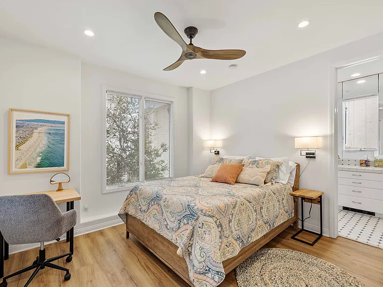 121 Marine Pl — Photo 30