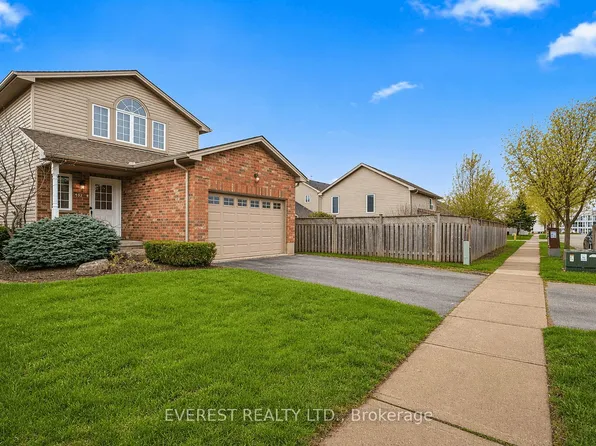 1581 Purser St, London, ON N5V 5J3