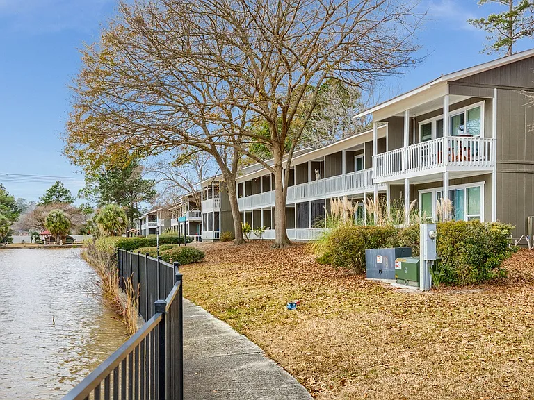 Sandpiper Apartments — Photo 27