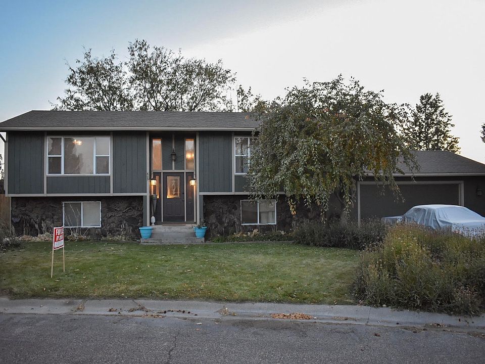 Front of house & yard