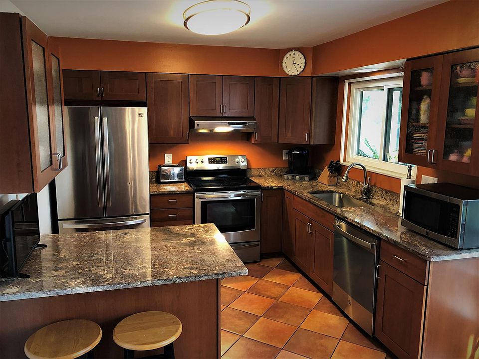 1st image of 820 Wesley Dr