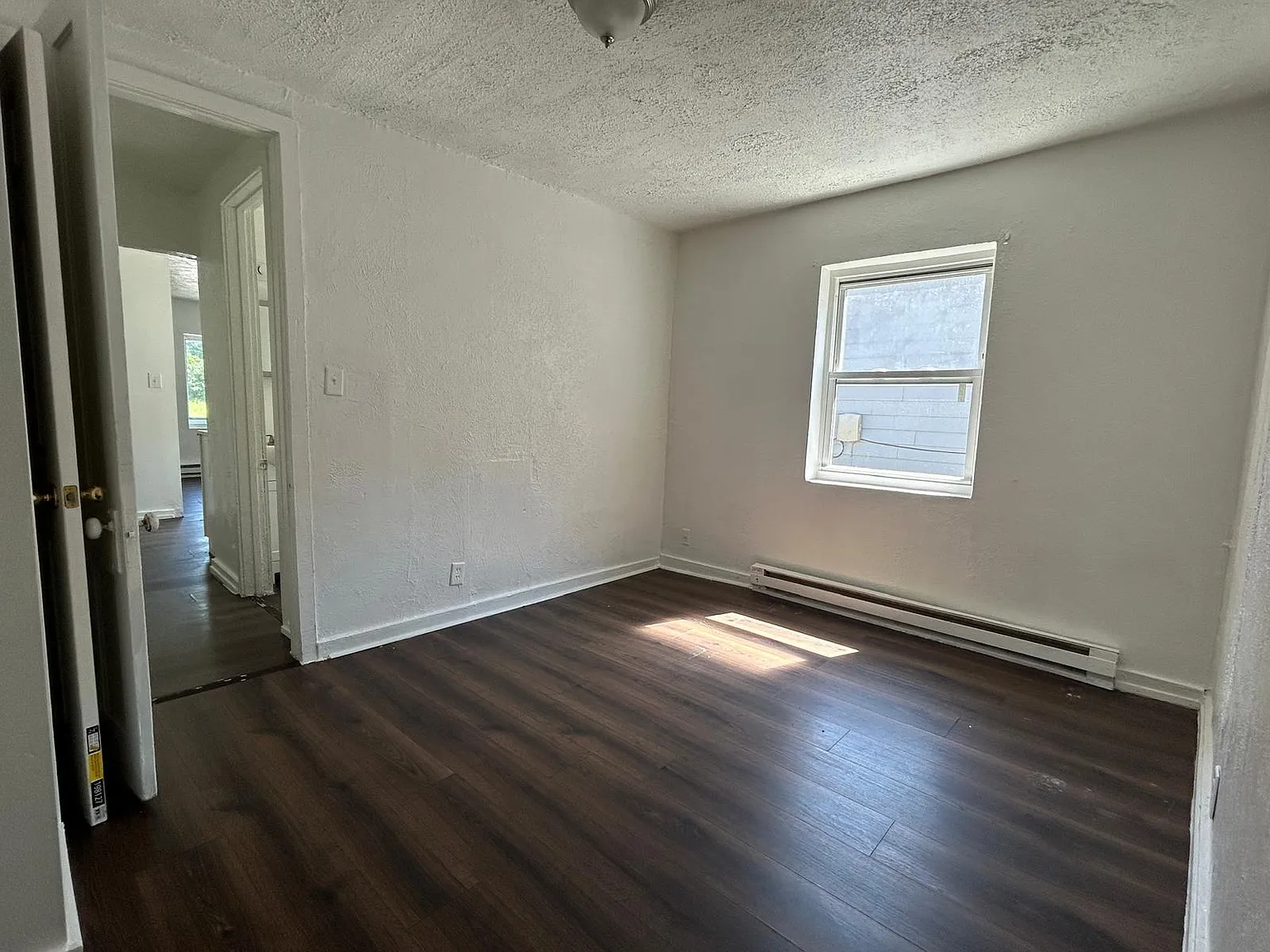 855 Steffen Avenue - 3 — Photo 2