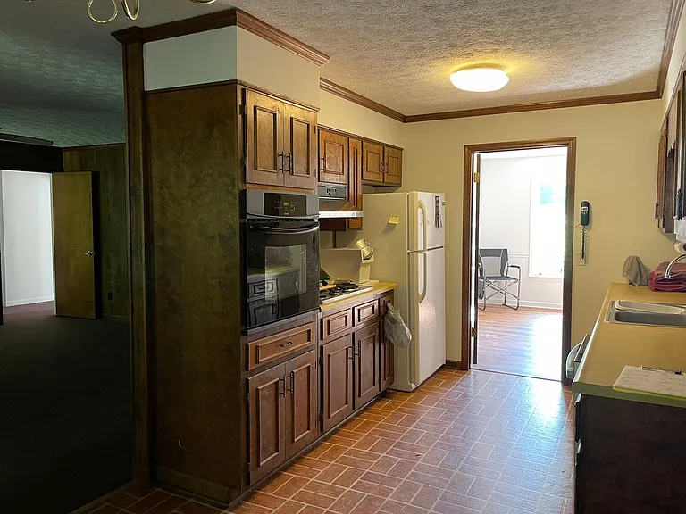 1180 Robinhood Rd — Photo 8