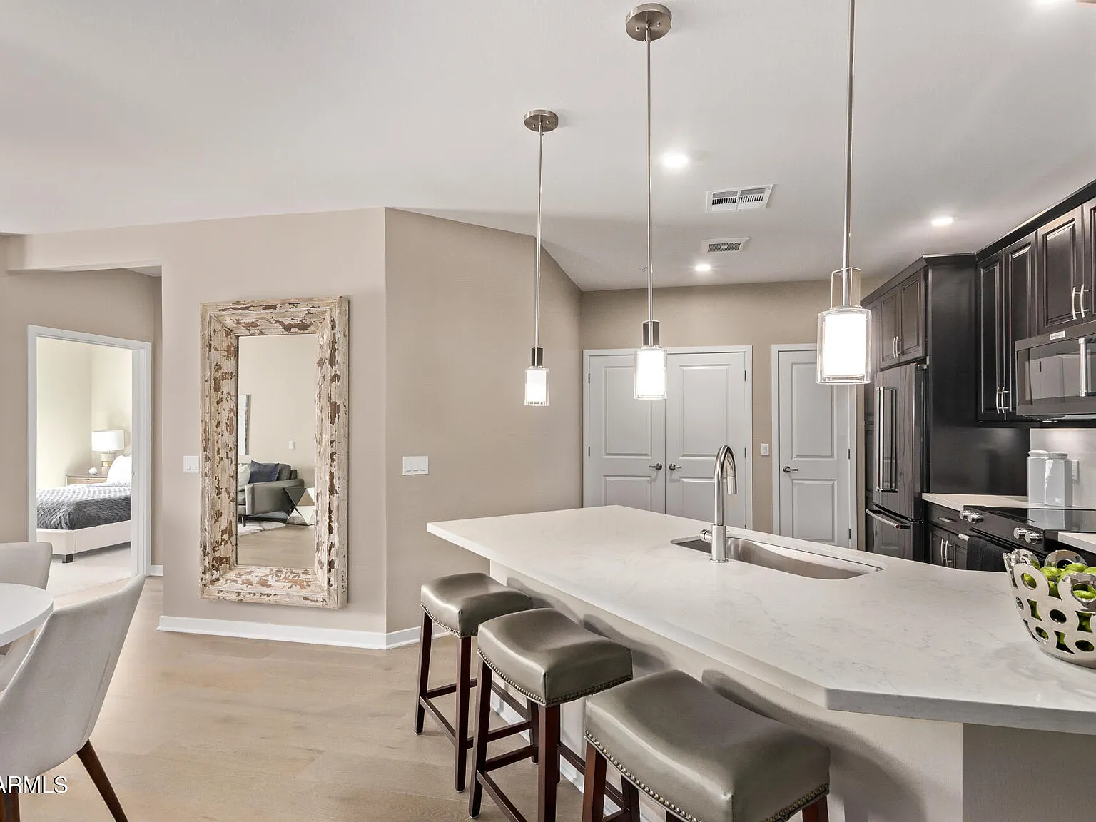 2 bed, 2.0 bath, 1346 sqft, $3,800 — Photo 4