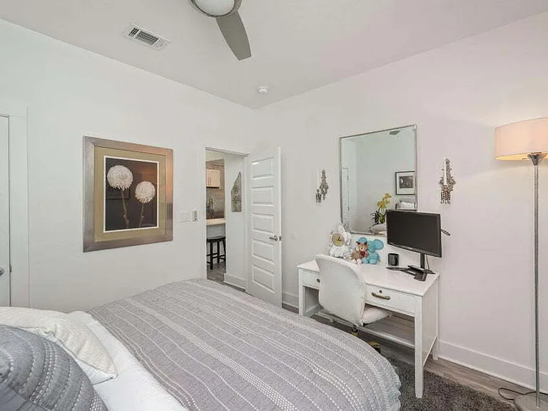 150 E Hibiscus Ave — Photo 17