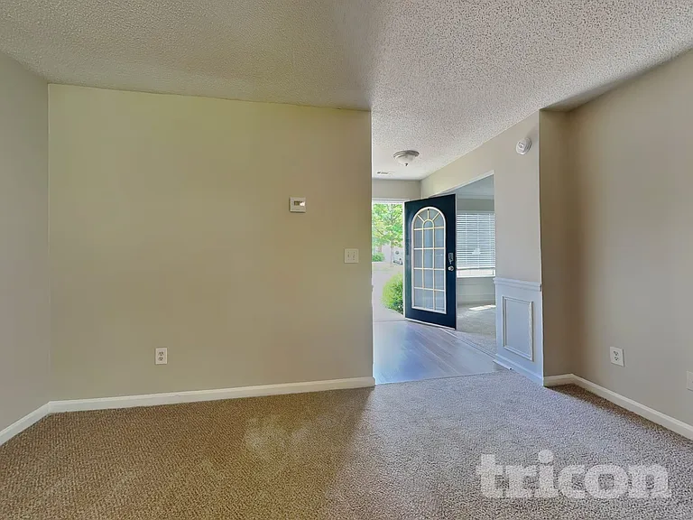 205 Oak Terrace Dr — Photo 3