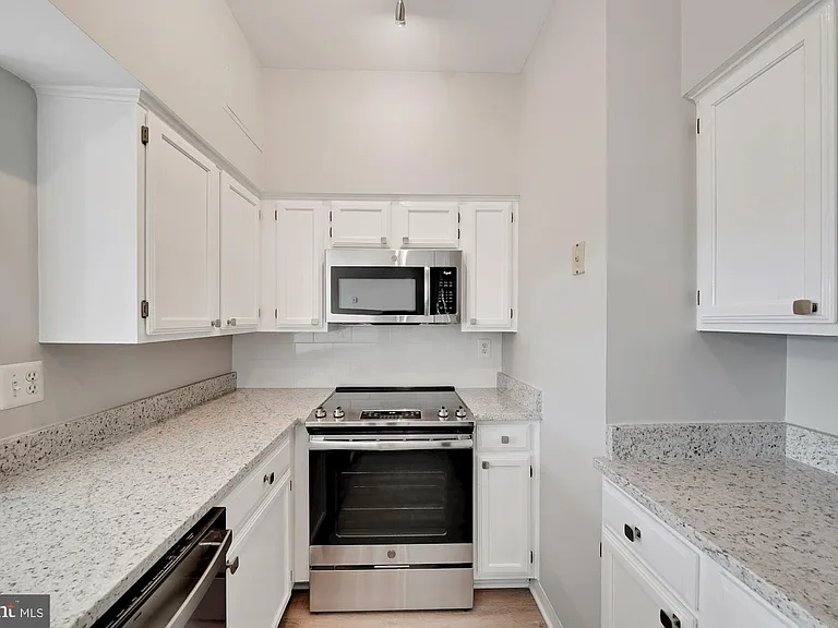 2400 Clarendon Blvd #Penthouse 12 — Photo 6