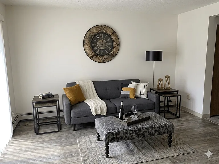 Eastgate Apartments — Photo 5
