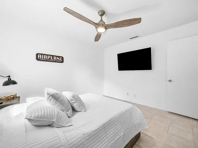 1252 Raintree Ln — Photo 25