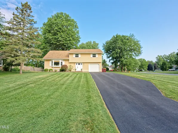 15 Gretel Terrace, Ballston Lake, NY 12019