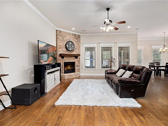 5th image of 1801 NE Steinbeck Dr