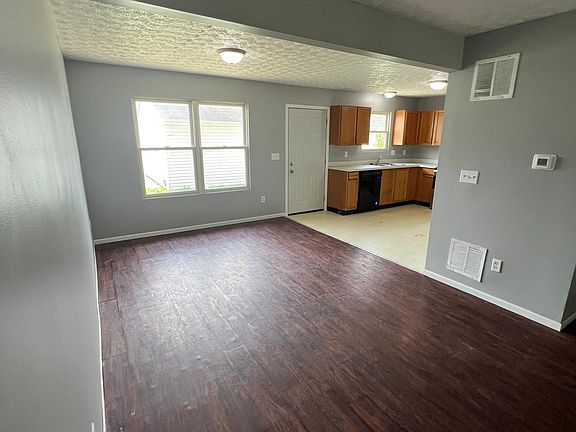 4th image of 2889 Legionary St