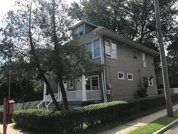 Building Photo - Maple St