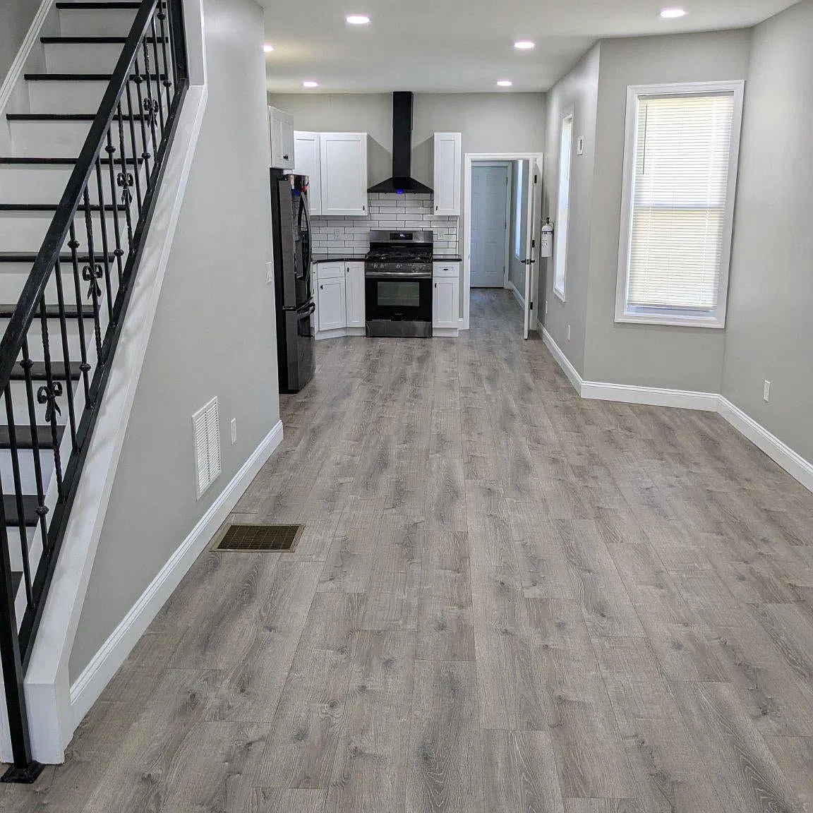 5 bed, 1318 sqft, $2,300 — Photo 3