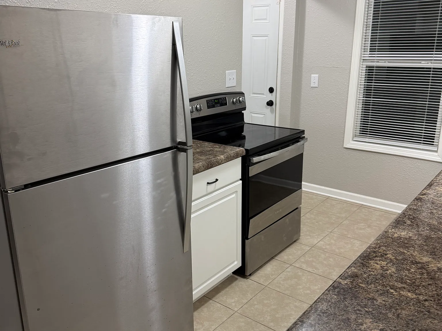 2 bed, 816 sqft, $1,000 — Photo 3