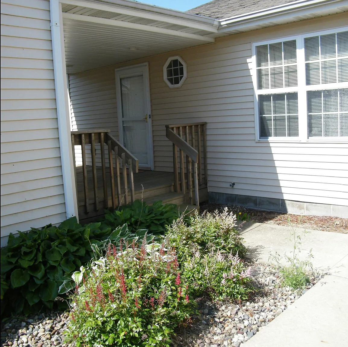 3 bed, 1650 sqft, $1,925 — Photo 1
