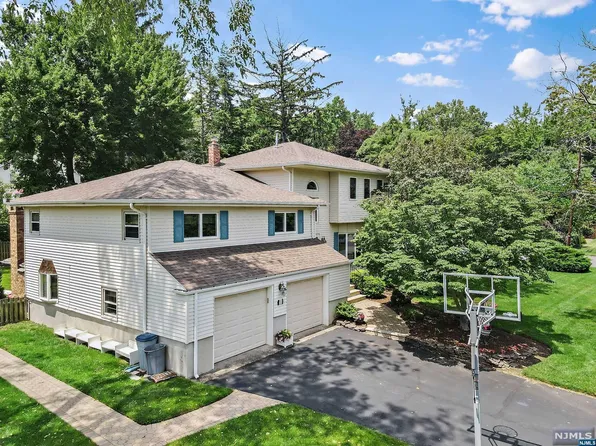 19 Elaine Ct, Hillsdale, NJ 07642
