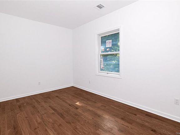 5th image of 224 West St