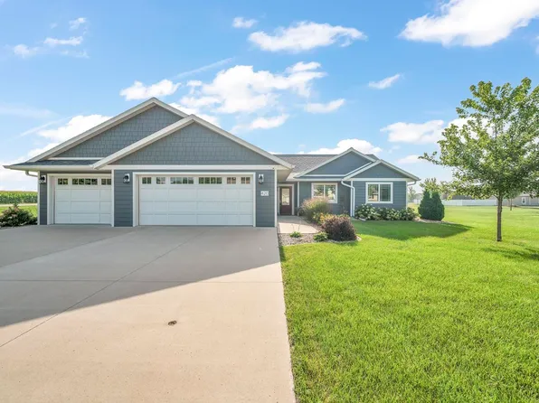 420 N 20th St, Estherville, IA 51334