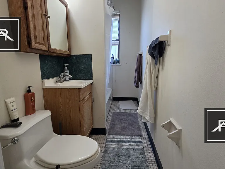 315 Summit Ave #8 — Photo 6