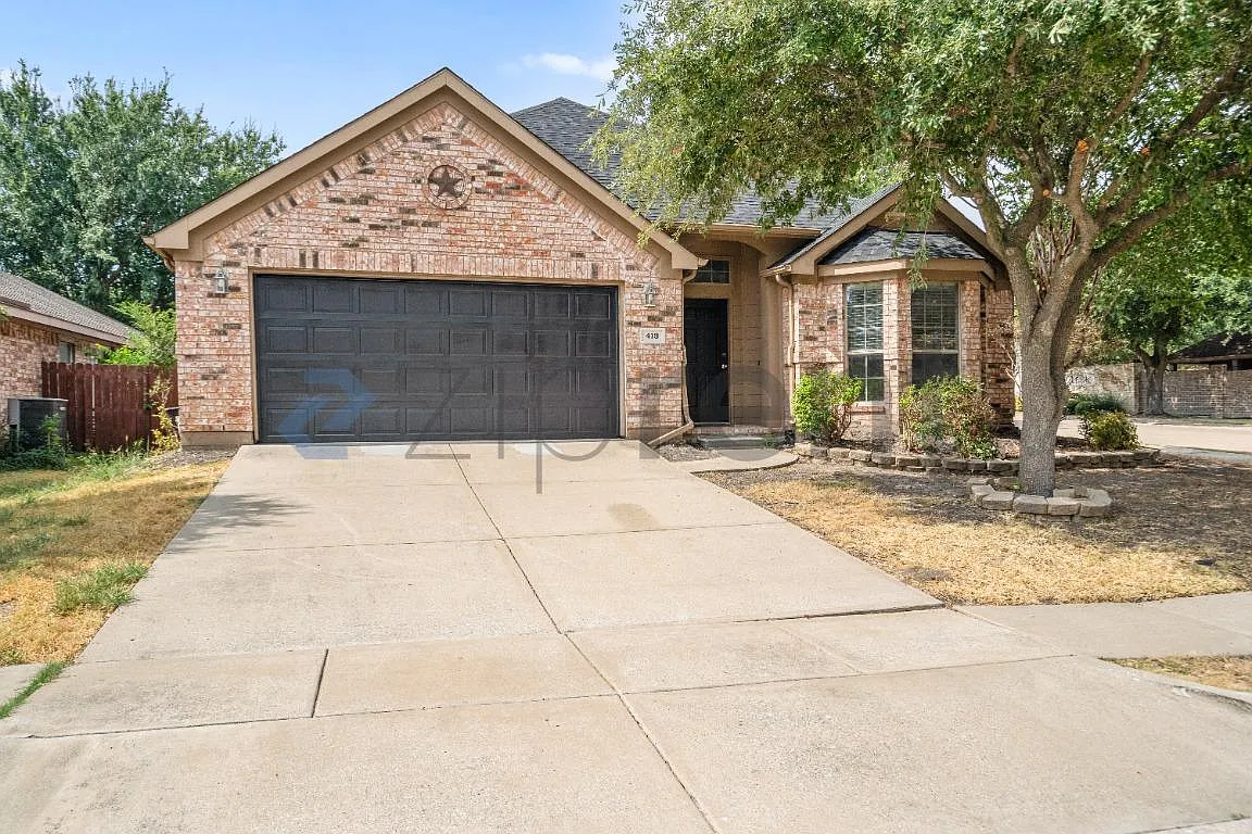 3 bed, 2112 sqft, $2,150 — Photo 1