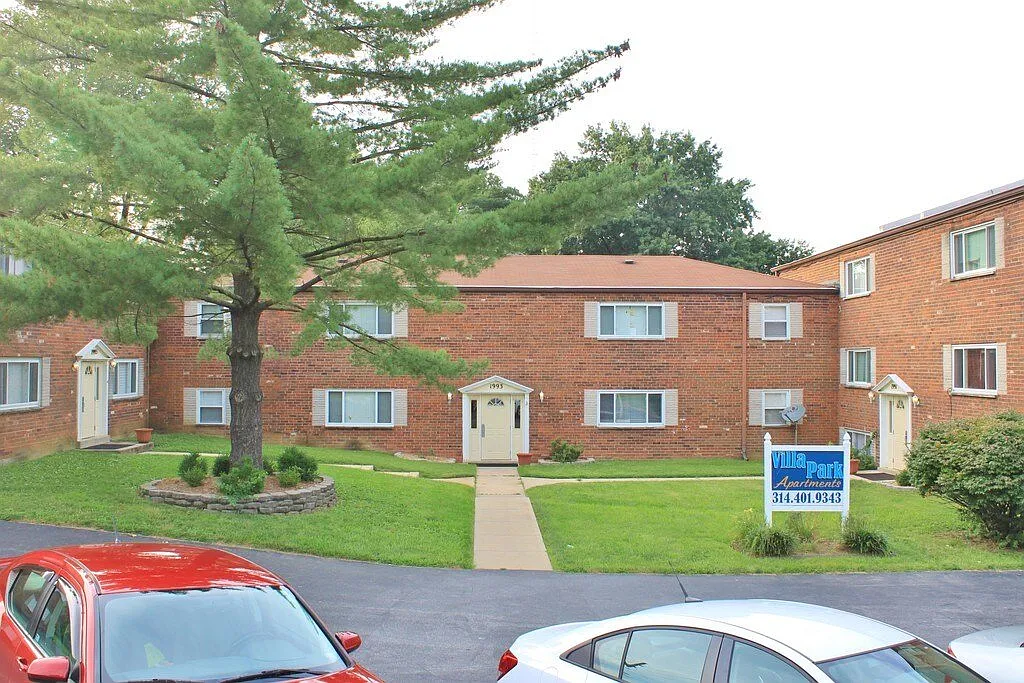 2-Bedroom Apartment in South County - Lemay Ferry Rd — Photo 2
