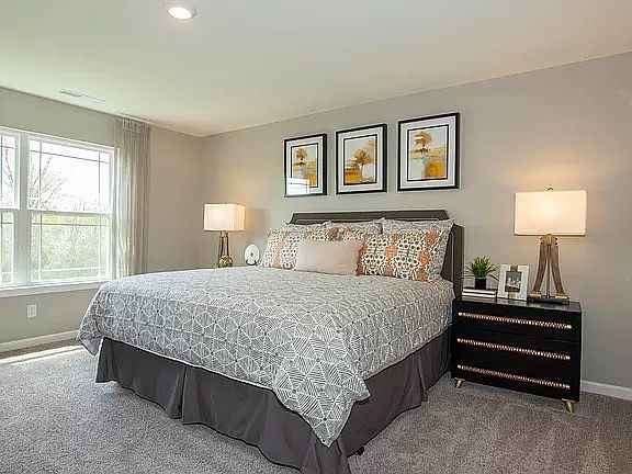 5th image of 705 Sandalwood Dr