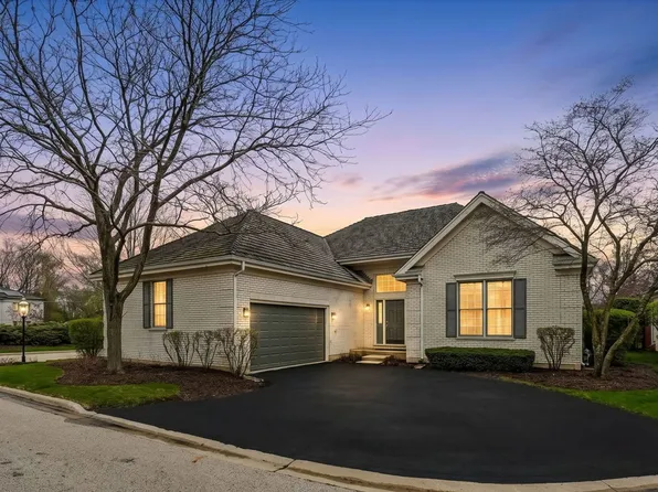 5 Middlesex Ct, Lincolnshire, IL 60069